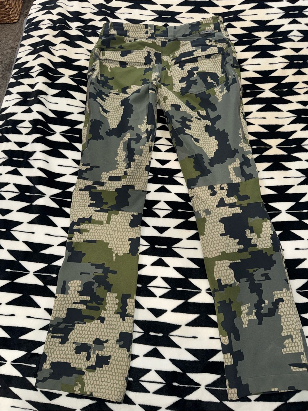 Women’s Kuiu Pants - Picture 3 of 4